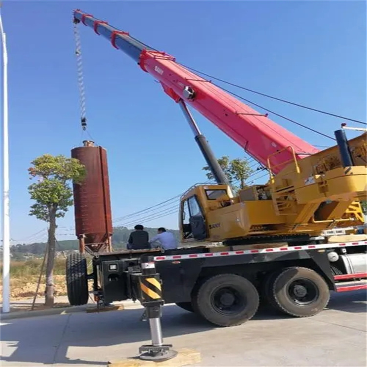 苍梧80吨吊车出租多少钱